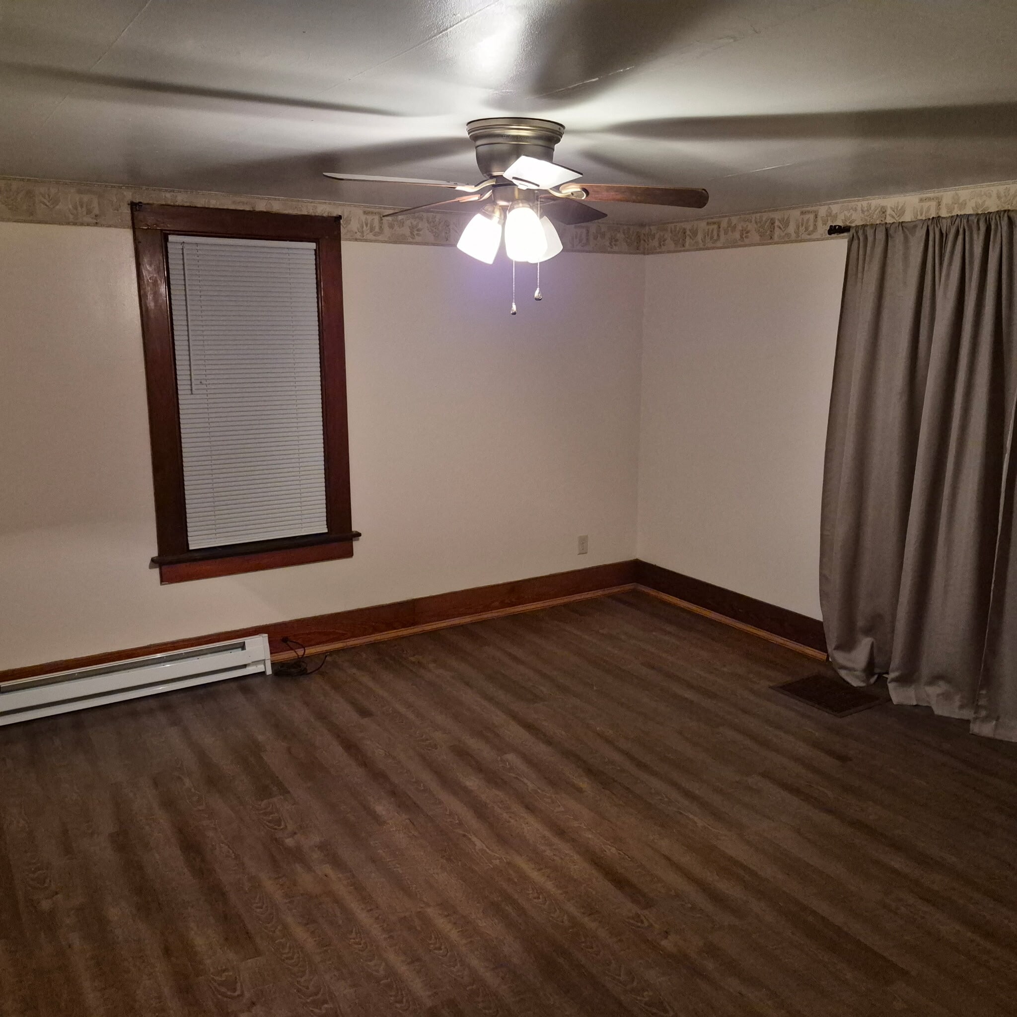 Master bedroom - 189 Oak St