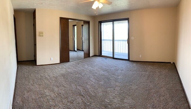Building Photo - $2,595 / 4BR, 3.5BA Liberty Lake Executive...