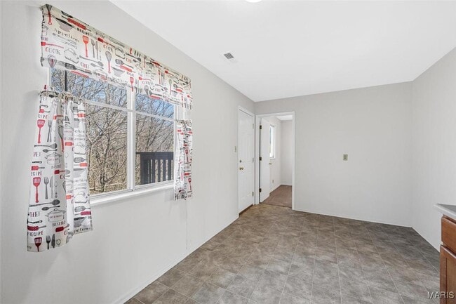 Building Photo - 22 E Rock Creek Manor
