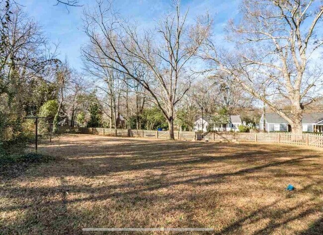 Building Photo - Low Maintenance 4BR/2BA Home near Downtown Greenville!