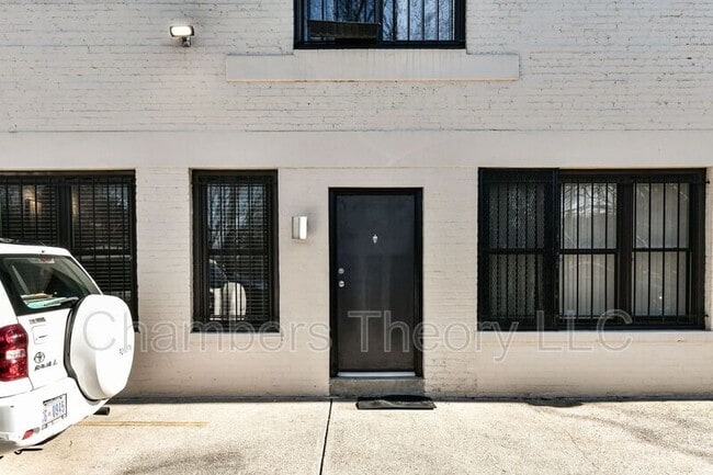 Building Photo - 2630 Adams Mill Rd NW