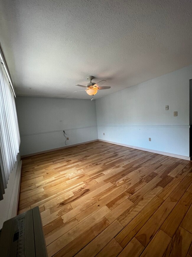 Building Photo - 811 Dix St