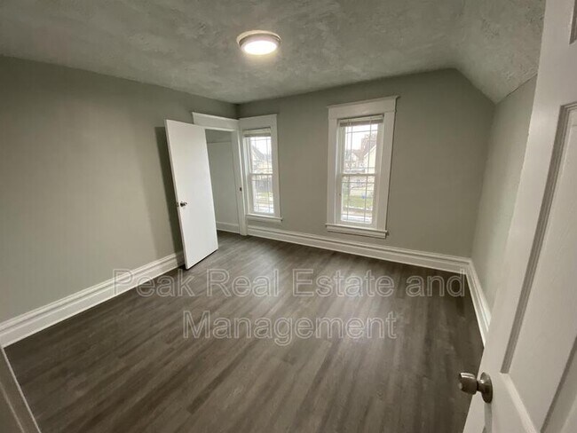 Building Photo - 1154 Prospect Ave SE