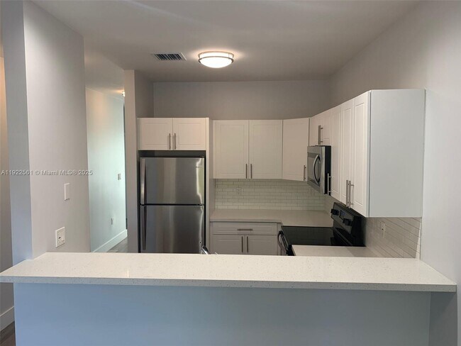 Building Photo - 805 E 28th St