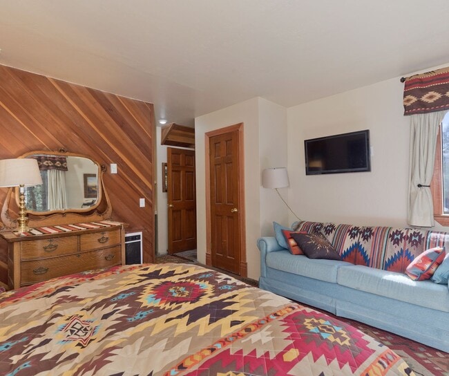 Building Photo - 91 St Moritz Rd