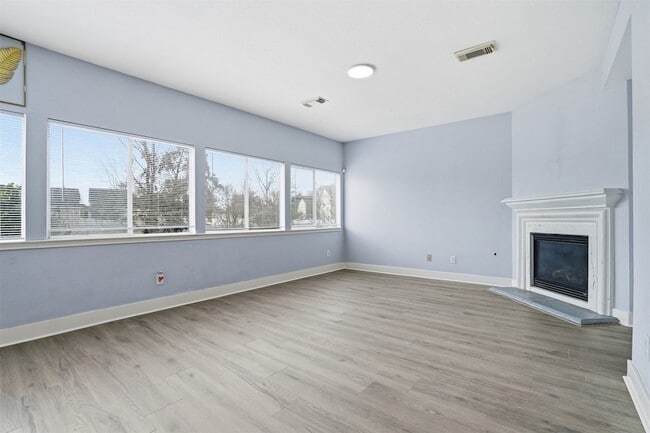 Building Photo - 11930 Longwood Garden Way