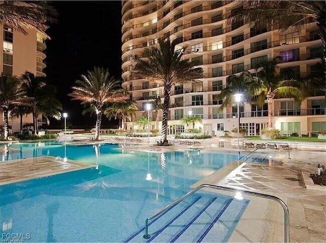 Building Photo - 3000 Oasis Grand Blvd