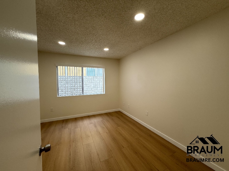 Building Photo - 5461 Kester Ave