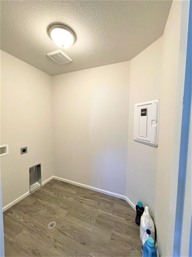 Building Photo - Beautiful 3 Bedroom Home for Rent on Callan Drive