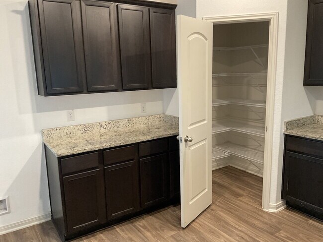 Building Photo - 5 Bedroom Available Now!
