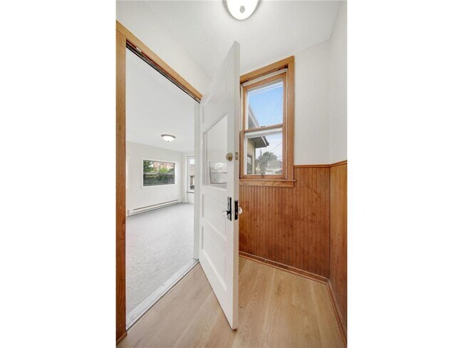 Building Photo - 804 Hawthorne Ave E