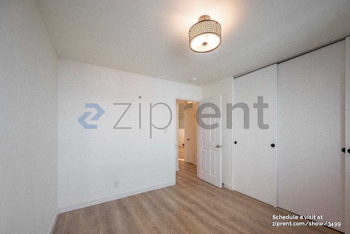 Building Photo - Unit