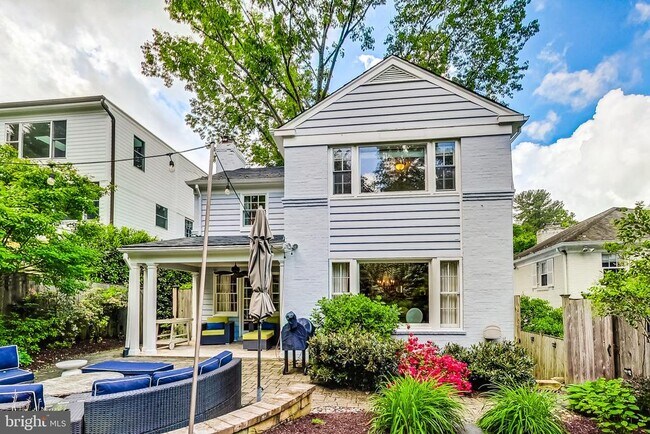 Building Photo - 4831 Calvert St NW