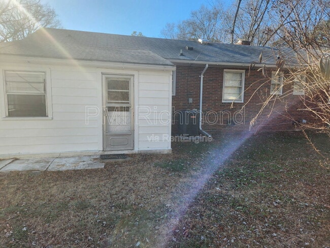 Building Photo - 831 Newkirk Dr