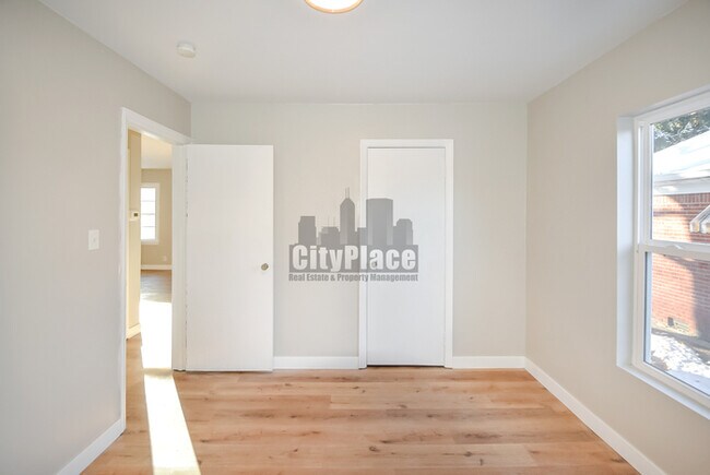 Building Photo - 3721 Kinnear Ave