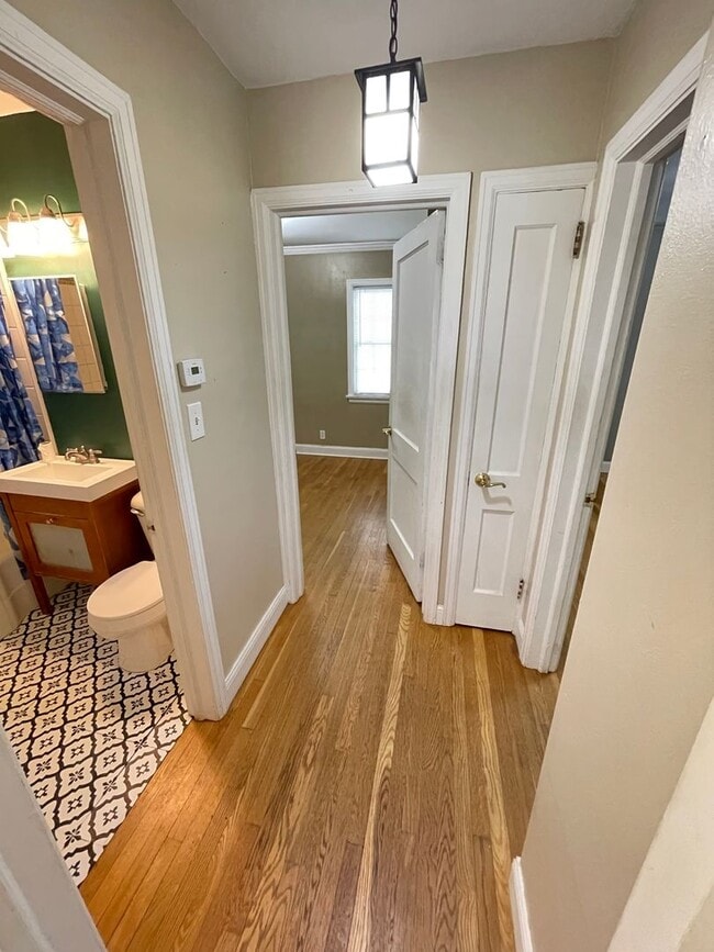 Building Photo - AVAILABLE AUGUST 15th - 2 Bed, 1 Bath With...