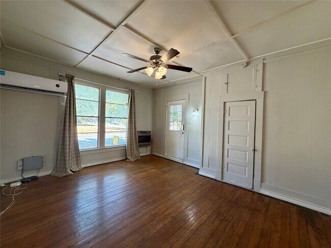 Building Photo - 530 Schmitz Ave