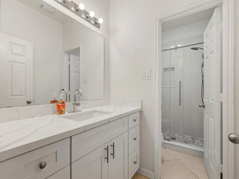 Building Photo - 13530 Carruth Ln