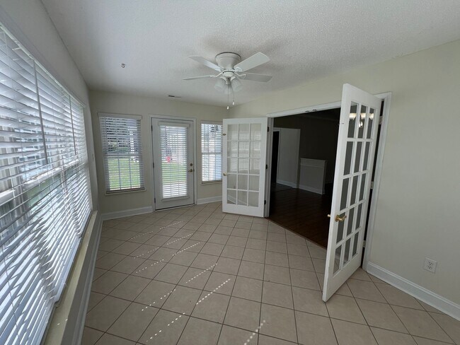 Building Photo - 154 Regency Dr