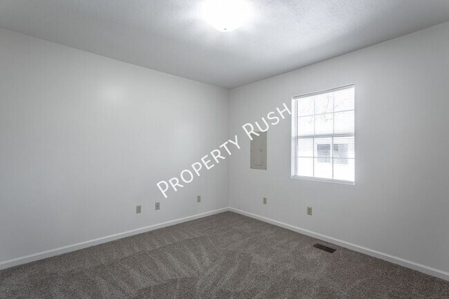 Building Photo - 420 Hedgewood Dr