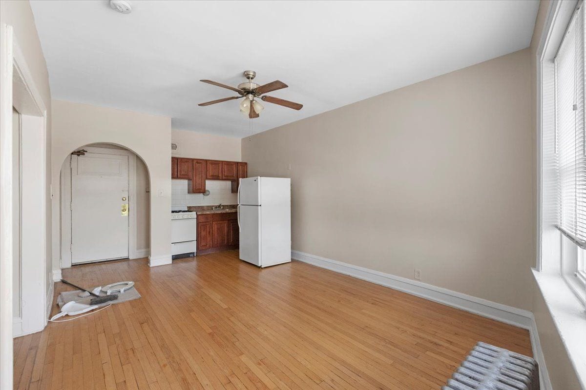 Building Photo - 1145 W Morse Ave