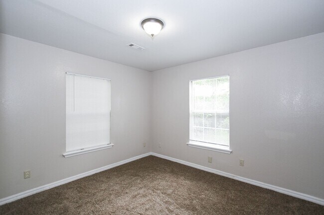 Building Photo - 3 Bed 2 Bath in Springdale