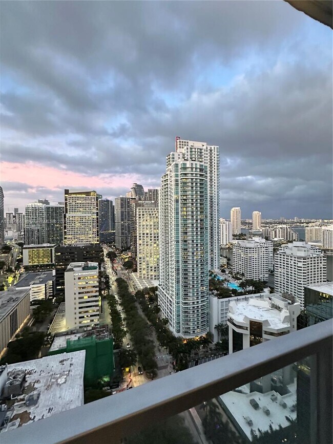 Building Photo - 1060 Brickell Ave