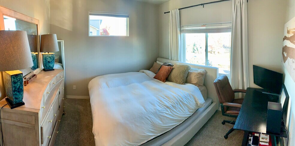 Building Photo - 713 Grissom Dr