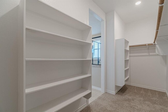 Building Photo - 112 Diving Crst Cv