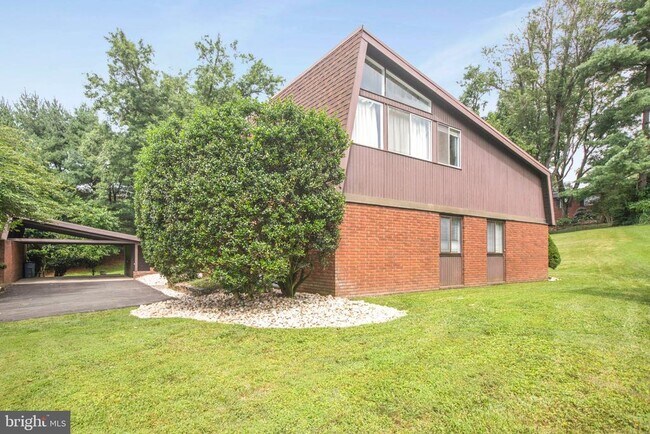 Building Photo - 3406 Woodvalley Dr