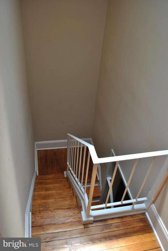 Building Photo - 127 10th St SE