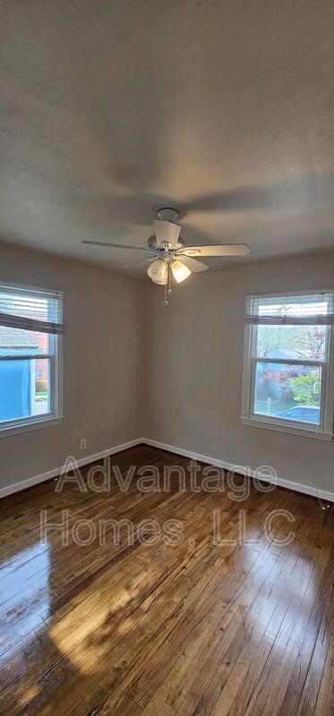 Building Photo - 4504 Terrace St