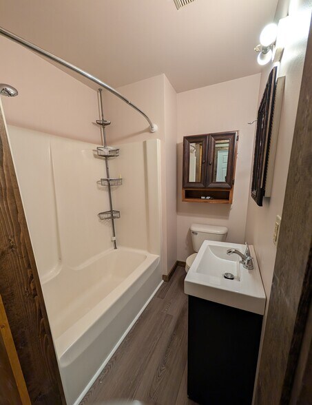 Building Photo - 704 Ware St