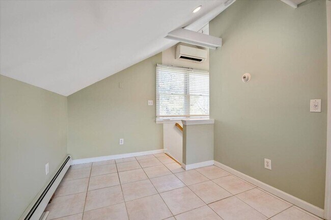 Building Photo - 25 A Gardners Ln