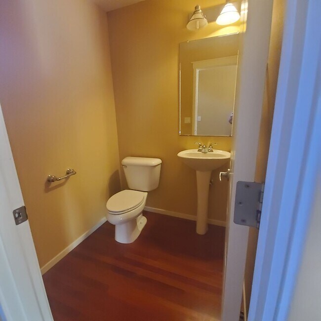 Building Photo - 5 Bedroom Main floor Master Suite ~