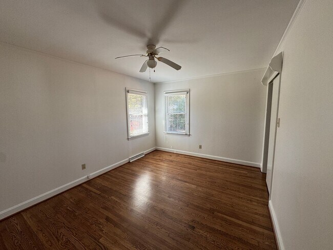 Building Photo - Available to Show