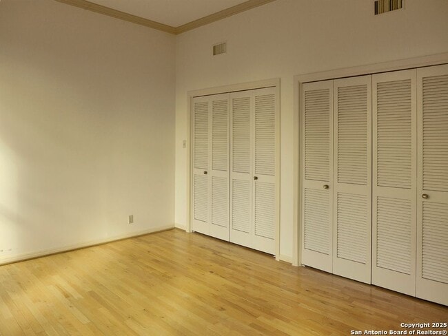 Building Photo - 221 Losoya St