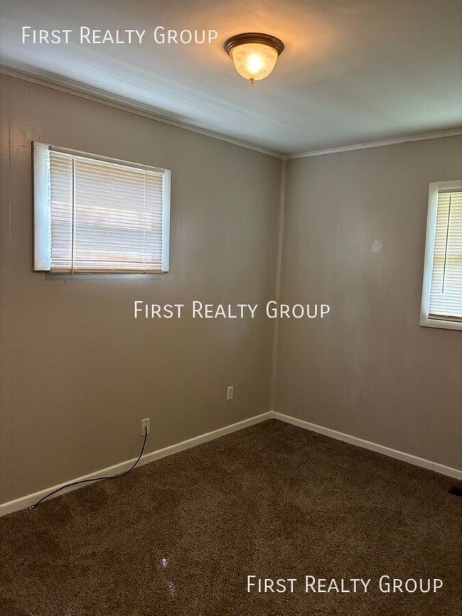 Building Photo - 1498 Elaine St