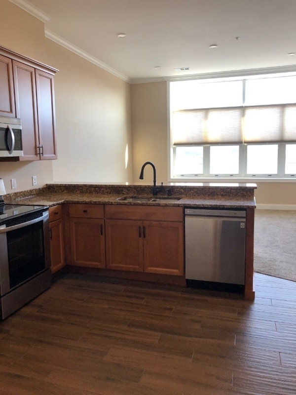 Building Photo - 373 Spencer St