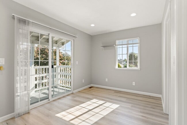 Building Photo - Remodeled 4-Bedroom House w/ Private Yard in Oakland