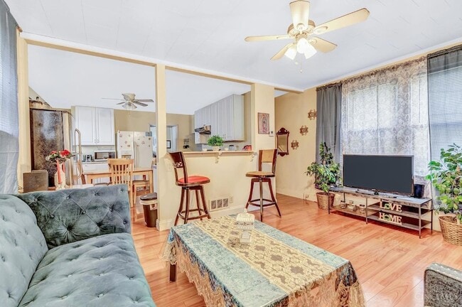 Building Photo - 224 Bank Ave