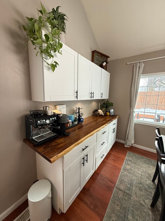 Building Photo - NEW YEAR NEW HOME! 3 bed, 2.5 bath, 2 car garage in South Anchorage