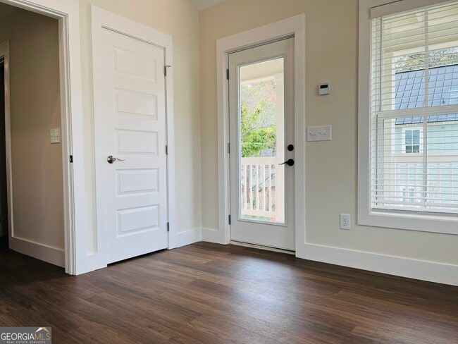 Building Photo - 102 Gardenia Ln