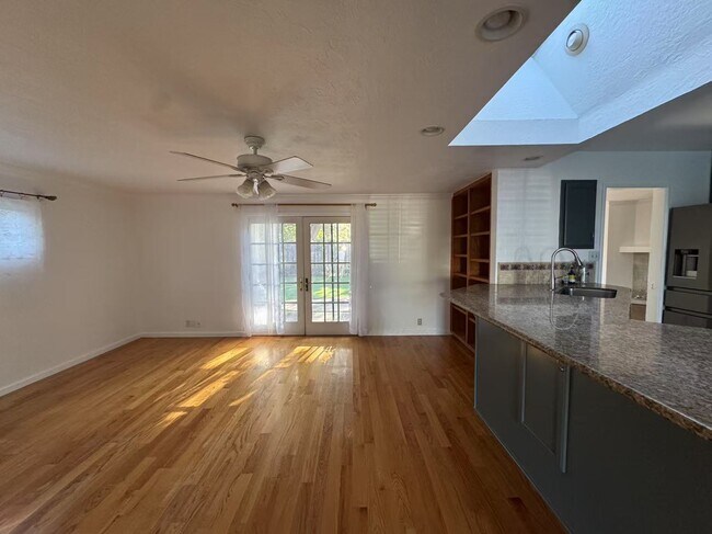 Building Photo - 1450 Meadow Ln