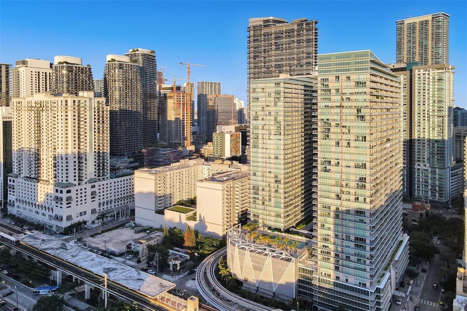 Building Photo - 1111 SW 1st Ave