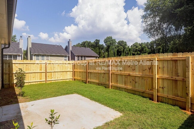 Building Photo - 1334 Gates Dr SE