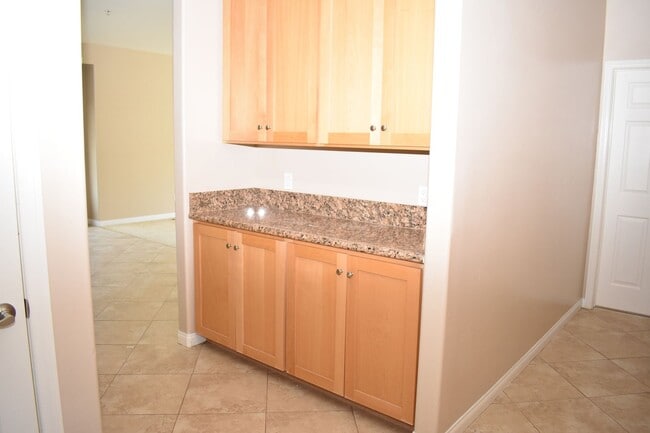 Building Photo - 1341 Greenfield Dr
