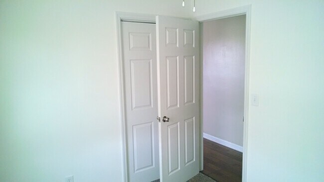 Building Photo - 705 Garland Dr