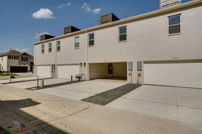 Building Photo - 9935 Schramm St