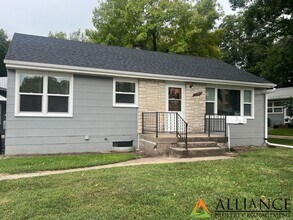 Building Photo - 1845 College Heights Rd